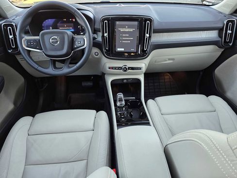 Certified 2023 Volvo XC40 B5 Ultimate w/ Protection Package Premier image 18