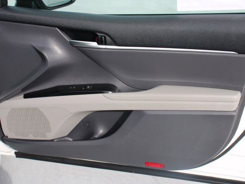 Certified 2020 Toyota Camry SE w/ Convenience Package image 19