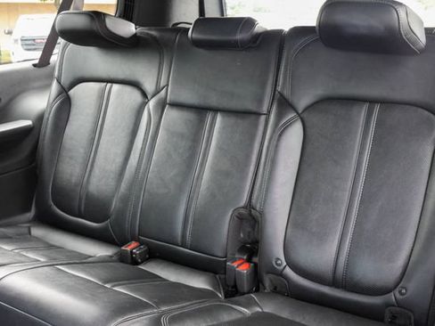 Used 2024 Jeep Wagoneer L Series II w/ Flexible Seating Group AWD/4WD image 15