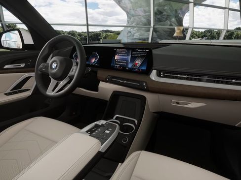 Used 2025 BMW X1 xDrive28i w/ Convenience Package image 41