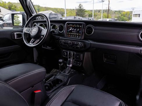 Used 2023 Jeep Wrangler Unlimited Sahara w/ Cold Weather Group AWD/4WD image 32