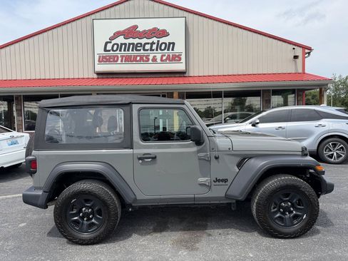 Used 2022 Jeep Wrangler Sport AWD/4WD image 3