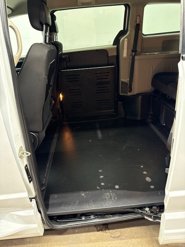 Used 2019 Dodge Grand Caravan SE FWD image 33
