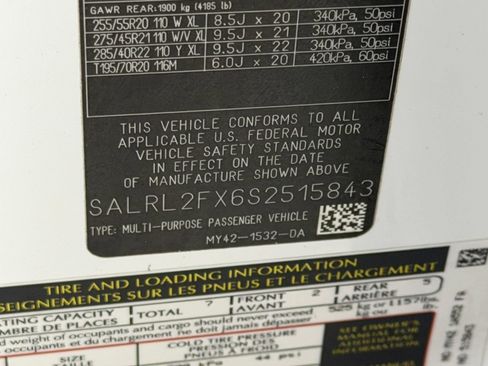 Certified 2025 Land Rover Discovery Dynamic SE AWD/4WD image 26