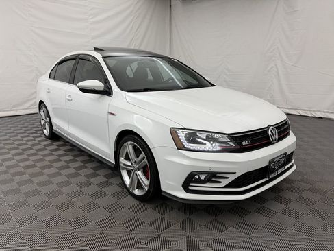 Used 2016 Volkswagen Jetta GLI SEL image 2