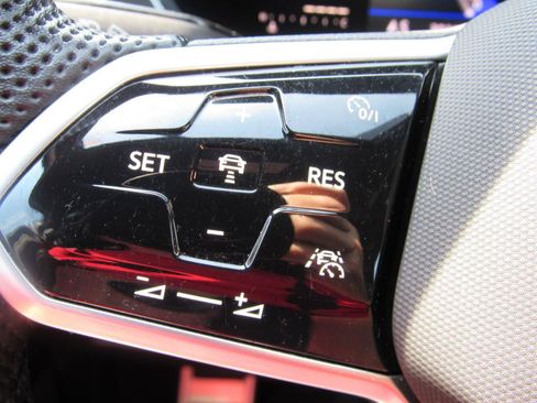 Used 2022 Volkswagen Tiguan SE R-Line AWD/4WD image 21
