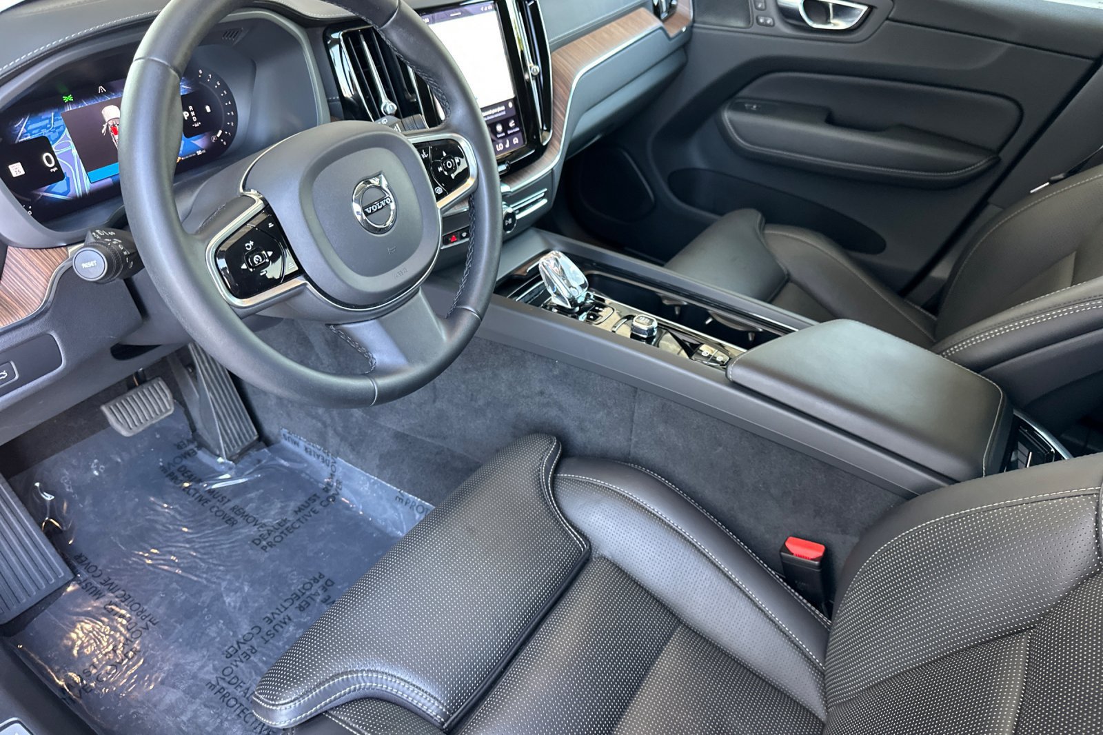 Used 2023 Volvo XC60 B5 Ultimate w/ Protection Package Premier AWD/4WD image 9