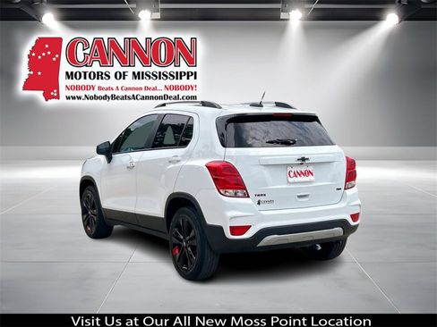 Used 2022 Chevrolet Trax LT w/ Redline Edition image 3