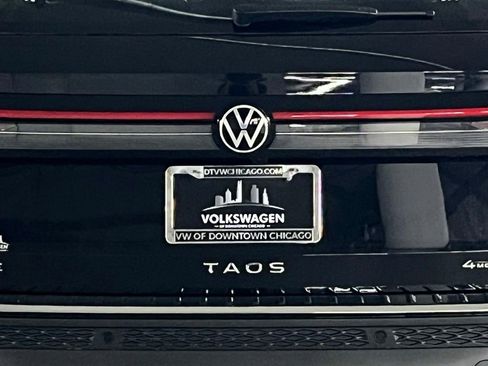 New 2025 Volkswagen Taos SE image 34