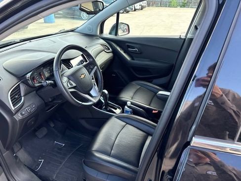 Used 2017 Chevrolet Trax Premier w/ Driver Confidence II Package FWD image 10