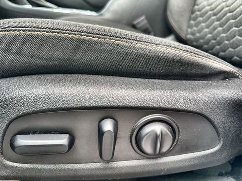 Used 2019 Chevrolet Equinox LT image 12