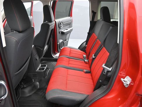 Used 2009 Dodge Nitro R/T image 13