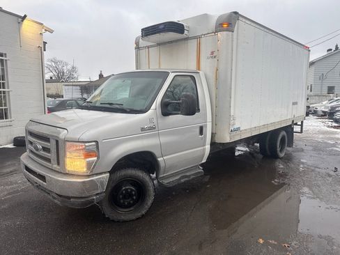 Used 2017 Ford E-450 and Econoline 450 Super Duty image 1