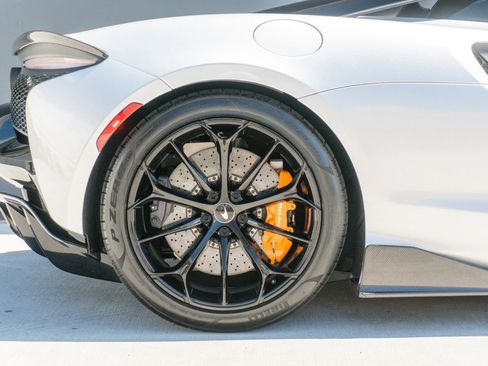 Used 2023 McLaren Artura RWD image 39
