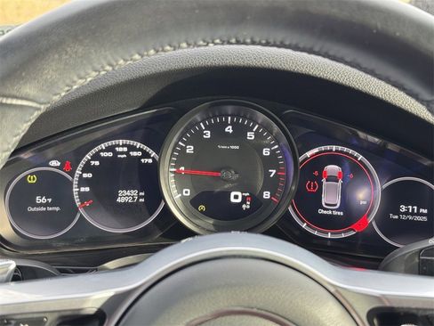Used 2023 Porsche Cayenne Platinum Edition image 18