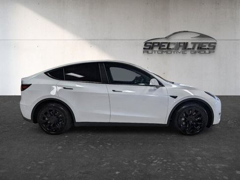 Used 2021 Tesla Model Y Long Range AWD/4WD image 11