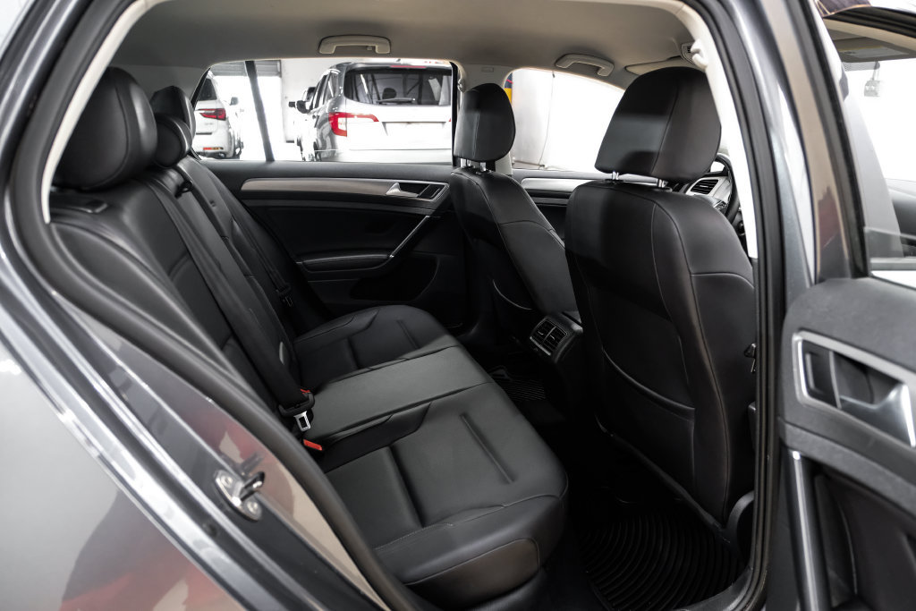 Used 2015 Volkswagen Golf S FWD image 34