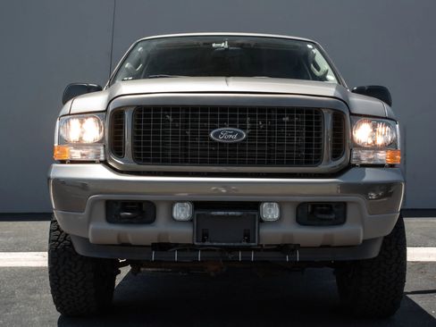 Used 2004 Ford Excursion Limited image 3
