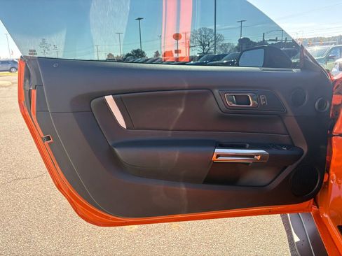 Used 2020 Ford Mustang Shelby GT500 w/ Carbon Fiber Track Pack image 13