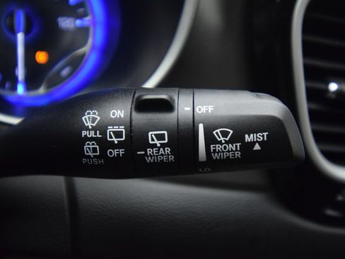 Used 2023 Chrysler Pacifica Touring-L FWD image 34