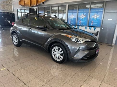 Used 2019 Toyota C-HR LE FWD image 2
