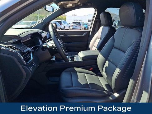 Used 2025 GMC Acadia Elevation w/ Elevation Premium Package image 2