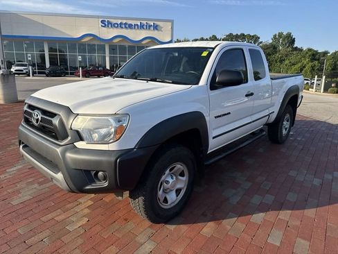 Used 2015 Toyota Tacoma PreRunner w/ Convenience Package RWD image 1