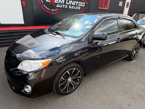 Used 2011 Toyota Corolla LE FWD image 2