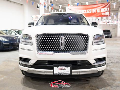 Used 2018 Lincoln Navigator Select w/ Technology Package image 2