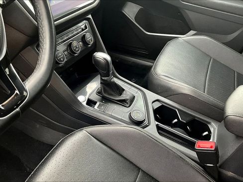 Used 2019 Volkswagen Tiguan SE image 19