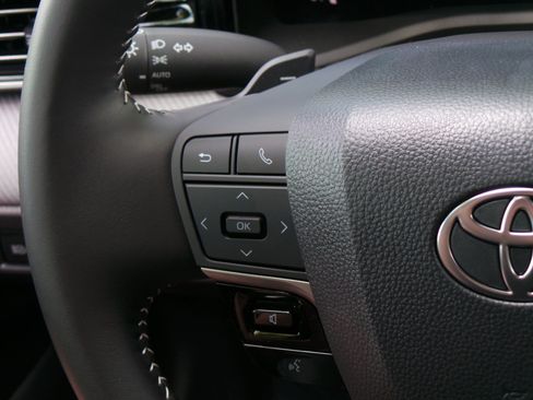 Used 2026 Toyota Camry SE FWD image 27