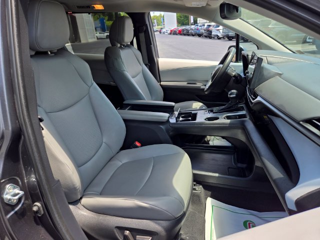Used 2025 Toyota Sienna XLE FWD image 22