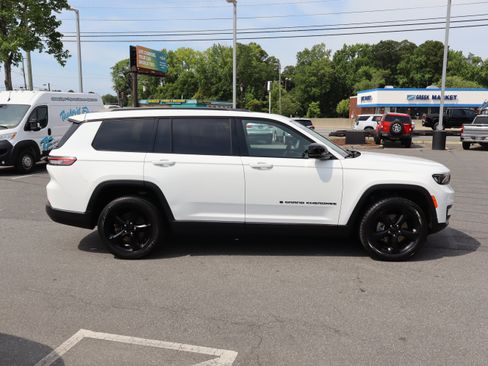 Used 2023 Jeep Grand Cherokee L Laredo AWD/4WD image 11