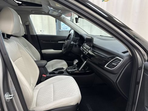 Used 2023 Kia Seltos EX image 31