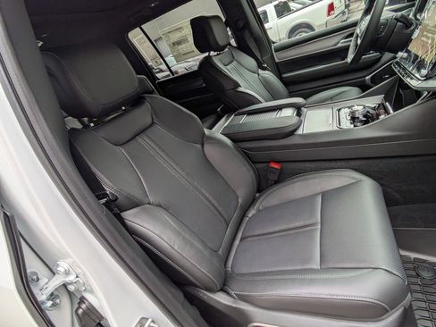 New 2026 Jeep Grand Wagoneer 4WD w/ Premium Group I image 30