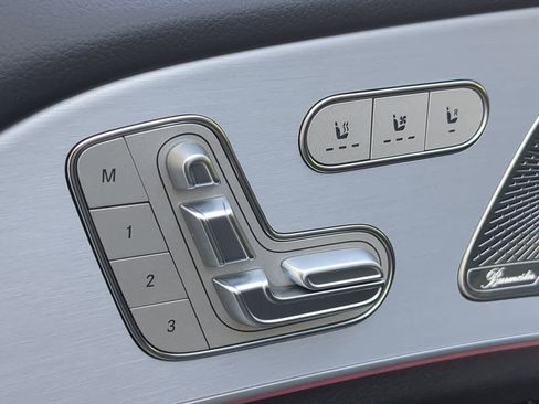 Used 2025 Mercedes-Benz GLS 450 4MATIC image 17