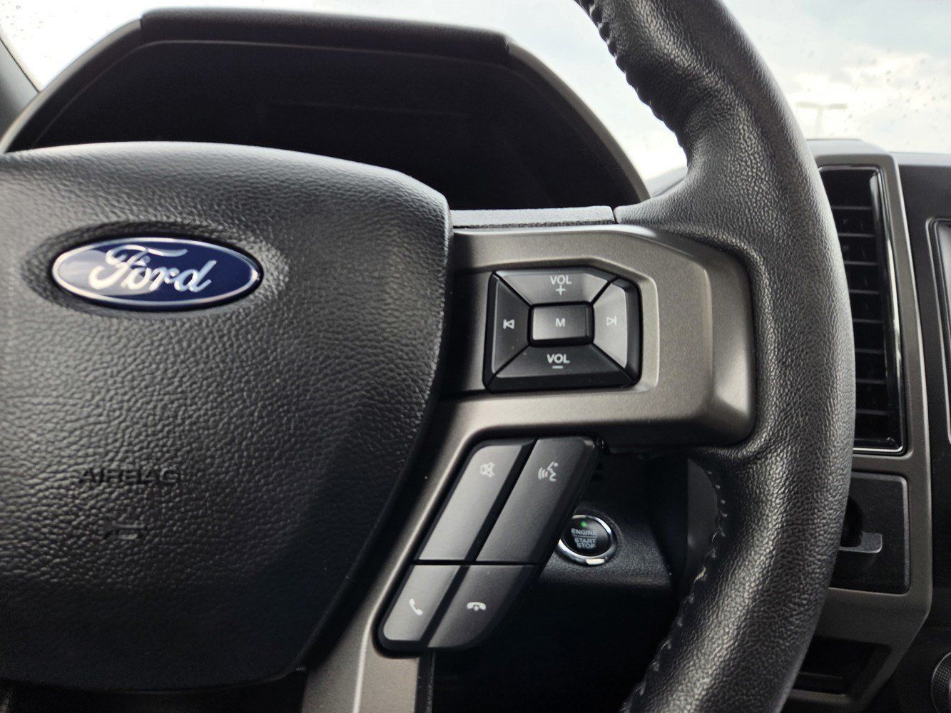 Used 2020 Ford Expedition XLT w/ Equipment Group 202A AWD/4WD image 19