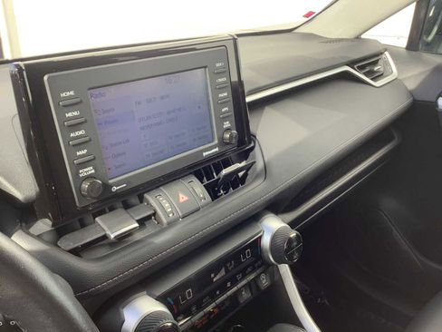 Used 2022 Toyota RAV4 XLE Premium image 17