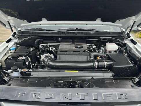 Used 2024 Nissan Frontier SV w/ Hardbody Edition image 8
