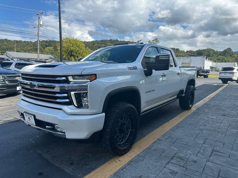 Used 2023 Chevrolet Silverado 2500 High Country w/ Z71 Off-Road Package image 4