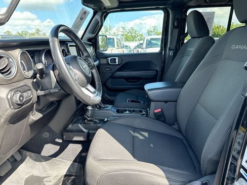 Used 2019 Jeep Wrangler Unlimited Sahara AWD/4WD image 19