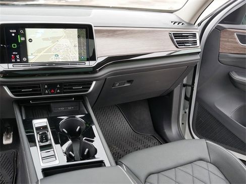 Certified 2025 Volkswagen Atlas SEL Premium R-Line image 24