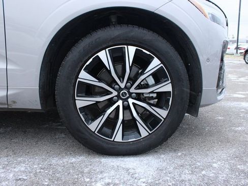 Used 2025 Volvo XC60 B5 Plus image 36