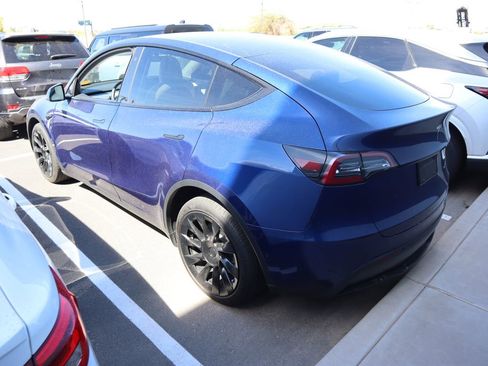 Used 2022 Tesla Model Y Long Range image 2