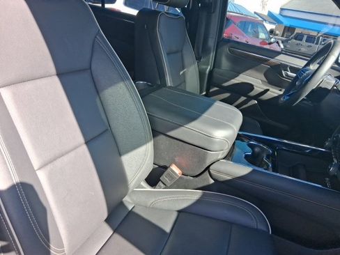 Certified 2025 Chevrolet Suburban Premier image 26