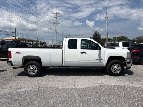 Used 2011 Chevrolet Silverado 2500 LT w/ Interior Plus Package AWD/4WD image 5