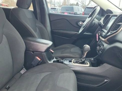 Used 2016 Jeep Cherokee Latitude w/ Cold Weather Group image 19