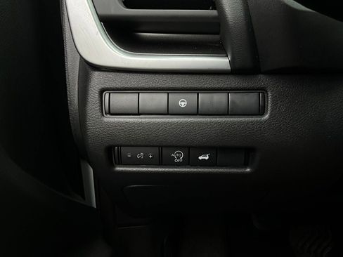 Used 2025 Nissan Rogue SV image 22