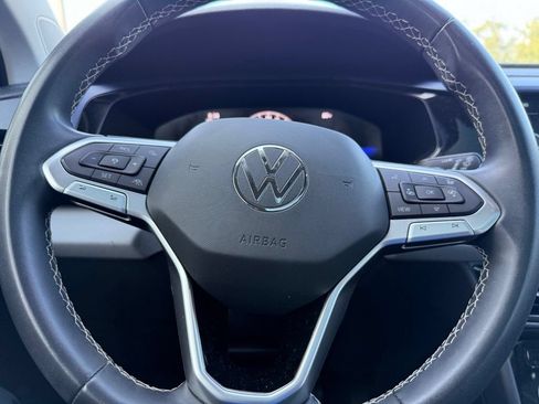 Used 2023 Volkswagen Taos SE w/ Panoramic Sunroof Package FWD image 20