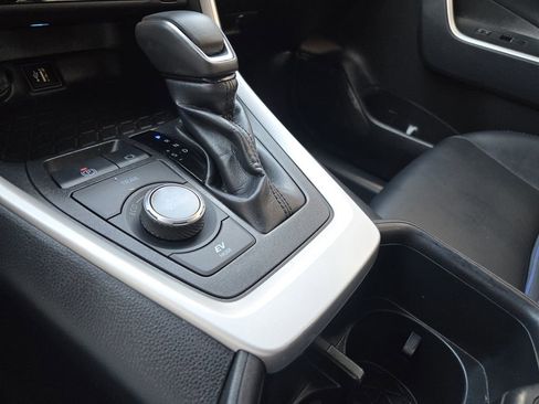 Certified 2025 Toyota RAV4 XSE image 22